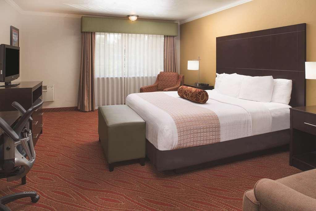 Best Western Plus Parkway Inn Wilsonville Exteriör bild