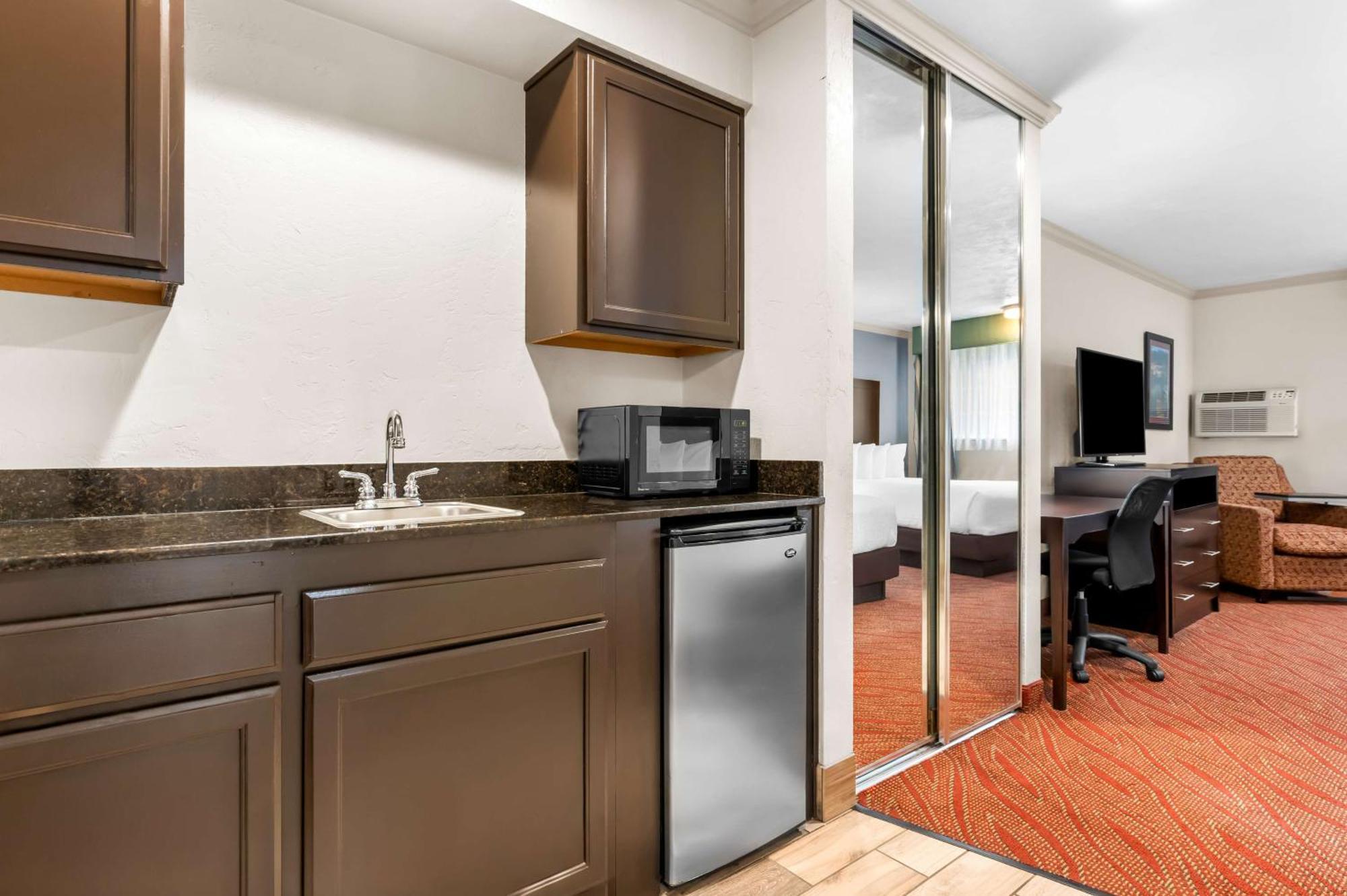 Best Western Plus Parkway Inn Wilsonville Exteriör bild