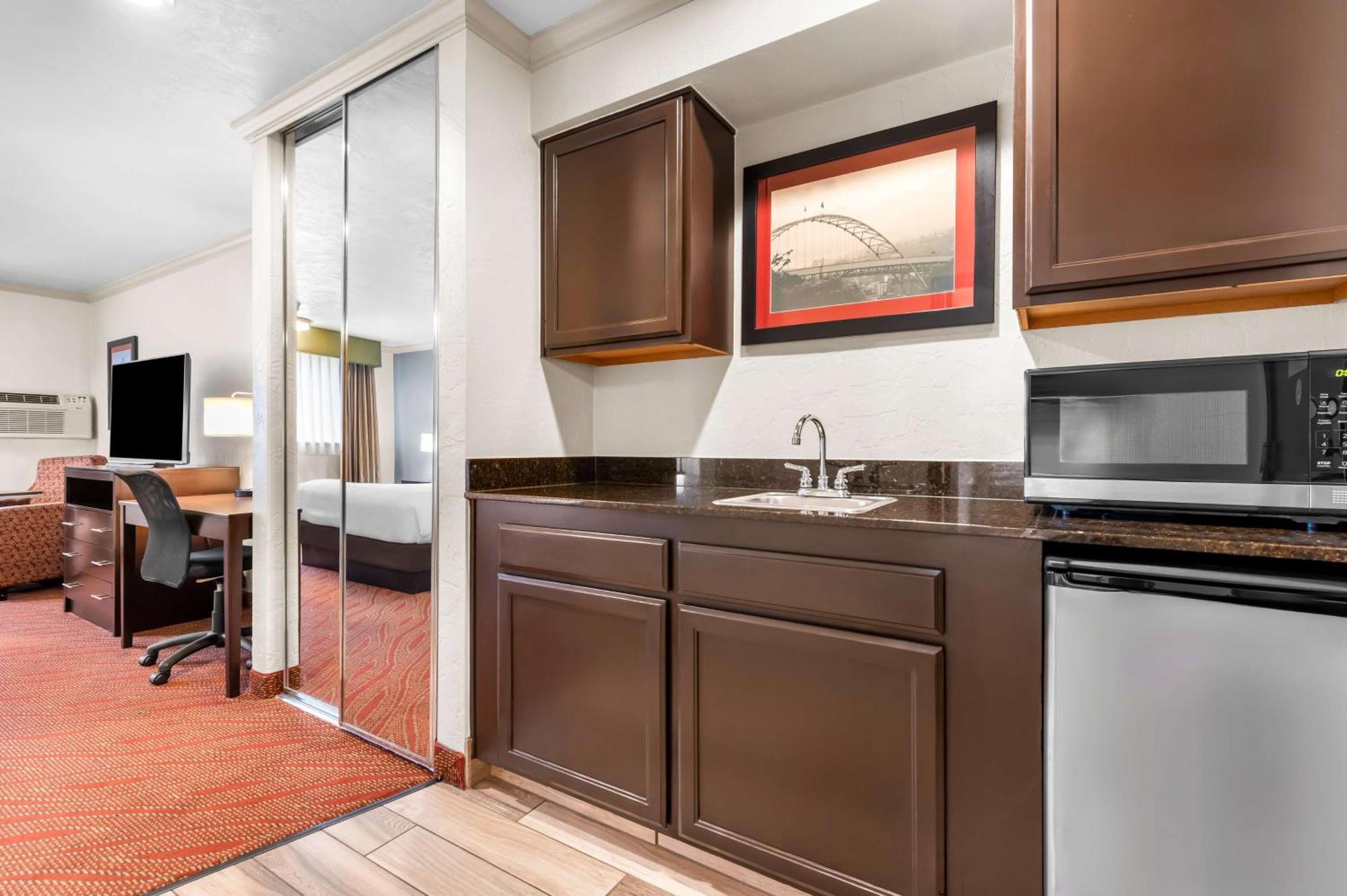 Best Western Plus Parkway Inn Wilsonville Exteriör bild